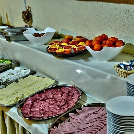 Refurbished Studios, Mountain View Balconies, Minutes From Gondola Bansko