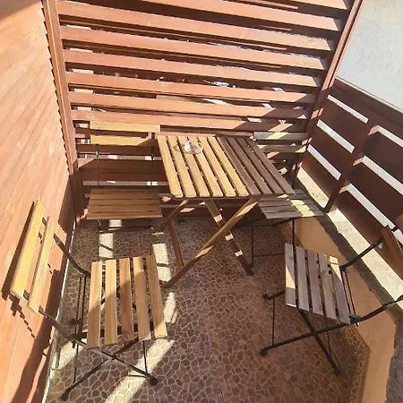 Refurbished Studios, Mountain View Balconies, Minutes From Gondola Apartament