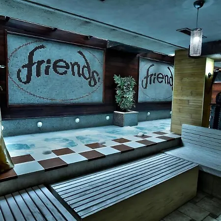 Refurbished Studios, Mountain View Balconies, Minutes From Gondola Apartament