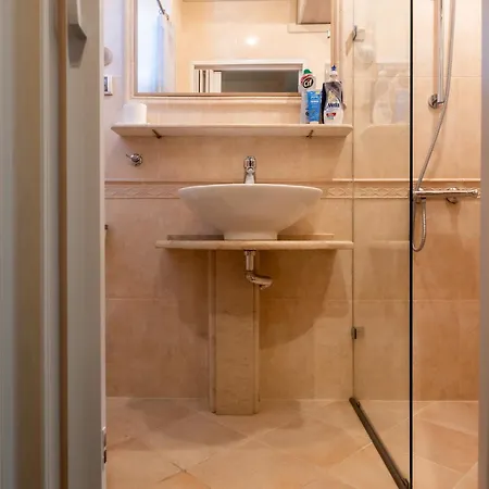 Refurbished Studios, Mountain View Balconies, Minutes From Gondola Apartament