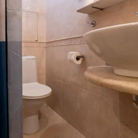 Refurbished Studios, Mountain View Balconies, Minutes From Gondola Apartament *