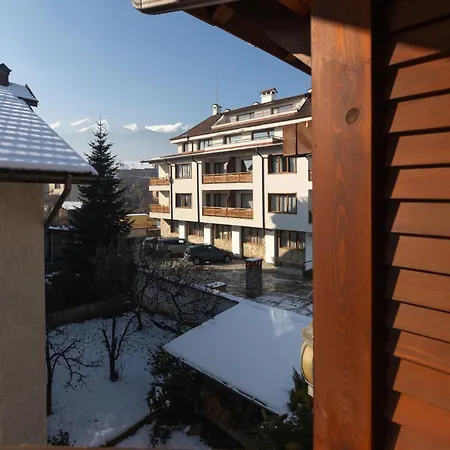 Refurbished Studios, Mountain View Balconies, Minutes From Gondola