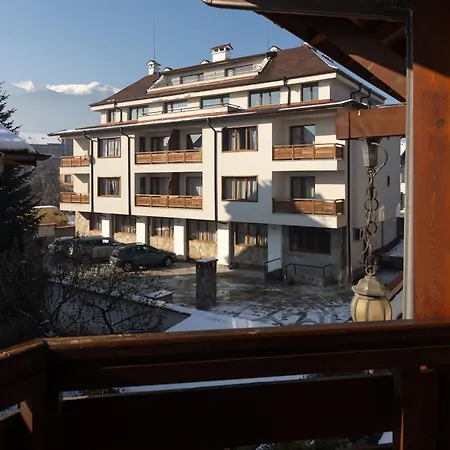 Refurbished Studios, Mountain View Balconies, Minutes From Gondola