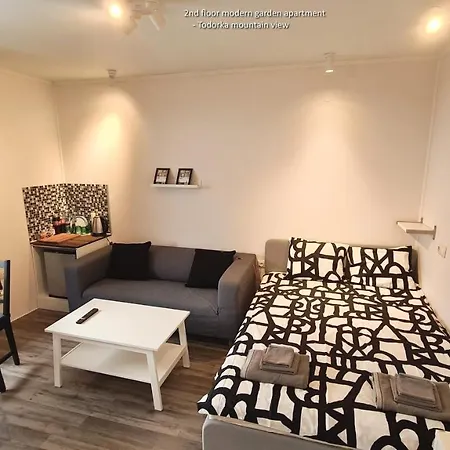 Apartment Refurbished Studios, Mountain View Balconies, Minutes From Gondola *