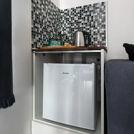 Refurbished Studios, Mountain View Balconies, Minutes From Gondola Апартаменты